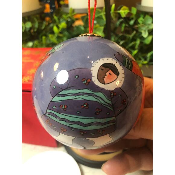 “Li Bien” One of a kind Christmas ornament. Eskimos skating hand-painted signed. - Picture 3 of 10